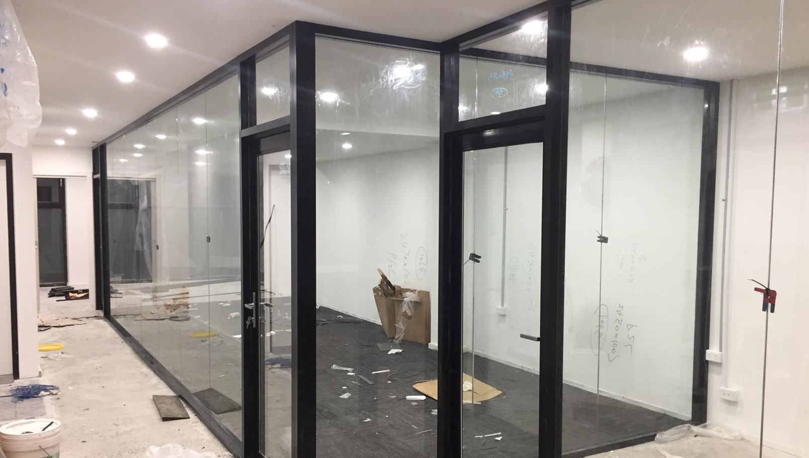 Glass partitioning in offfice - Reasons To Install Glass Partition 